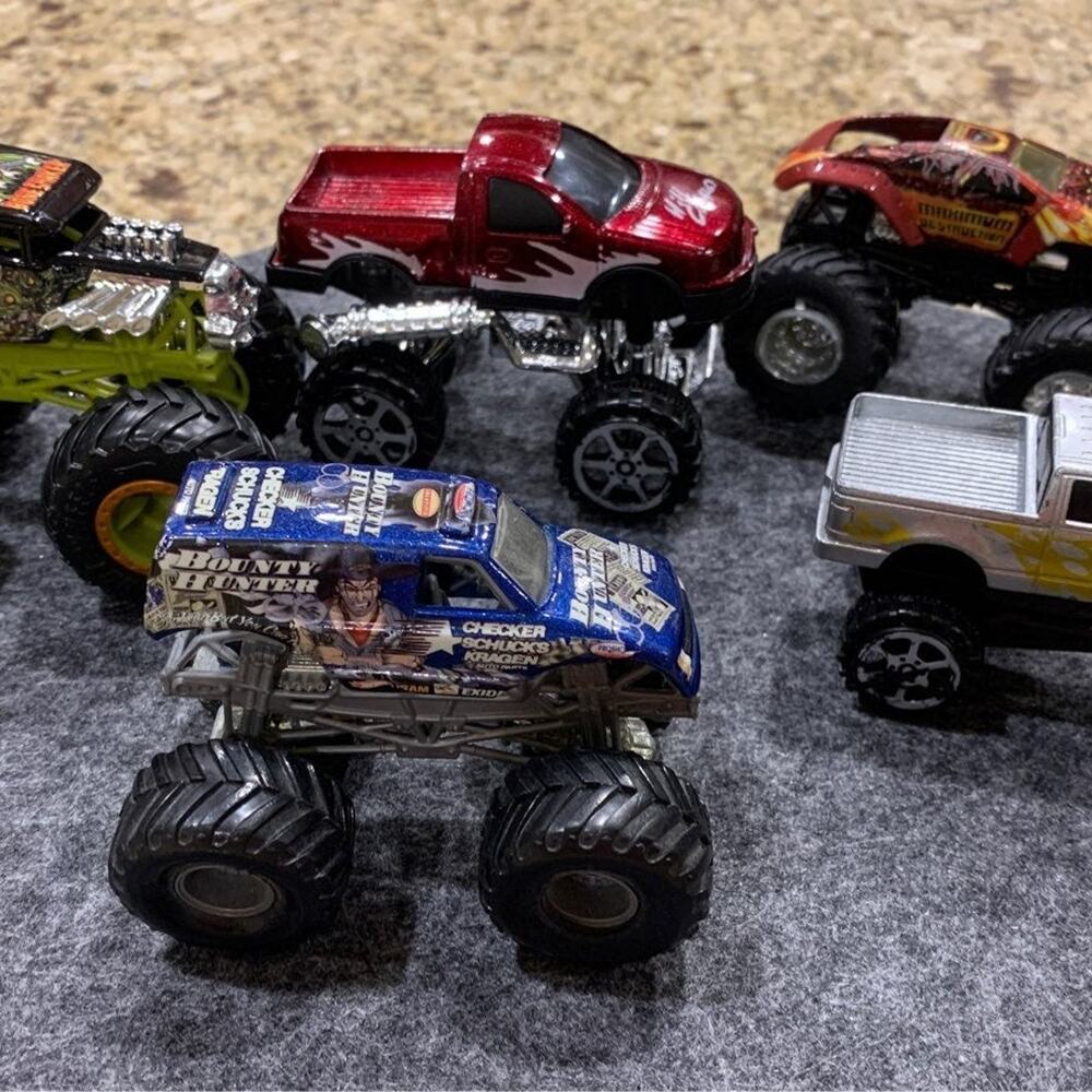 Hot Wheels Monster Jam Truck Lot 5 Max-D Bounty Hunter Bone Shaker 1:64